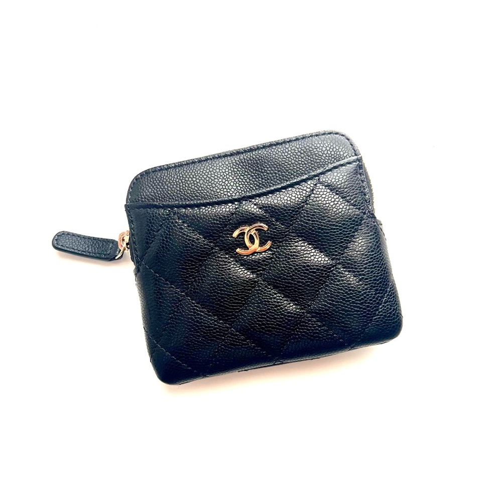 🔥 CHANEL Caviar Quilted Zip Card Holder
Wallet in Black with gold hardware - Picture 3 of 13